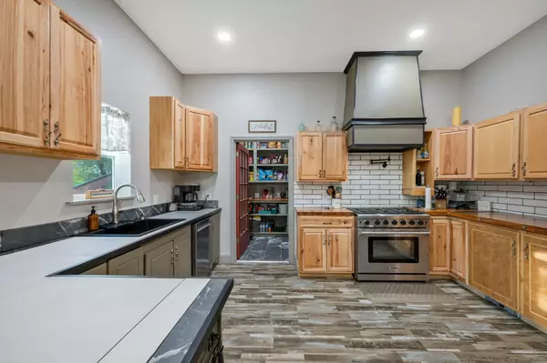 Charlotte, TN 37036,399 Coaling Rd