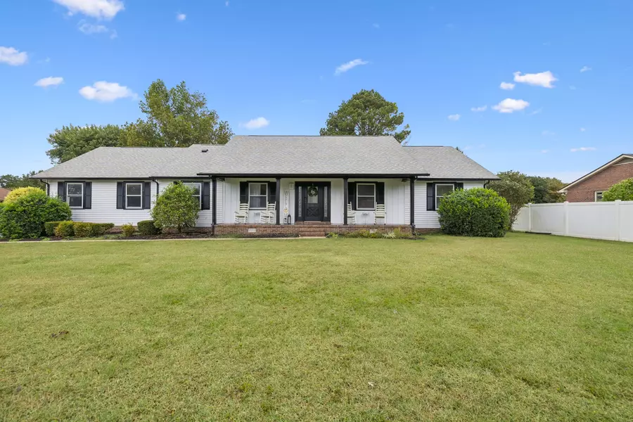 5050 Creekside Dr, Murfreesboro, TN 37128