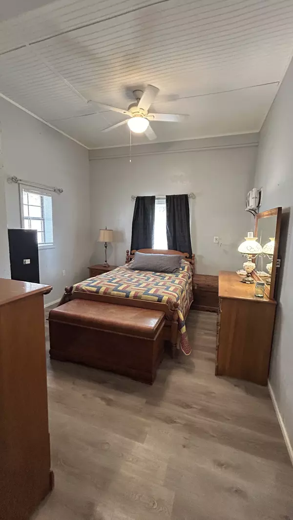 Linden, TN 37096,173 Cross Creek Ln