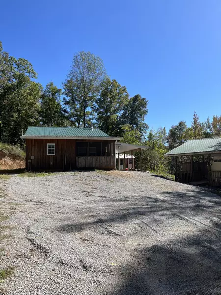 173 Cross Creek Ln, Linden, TN 37096