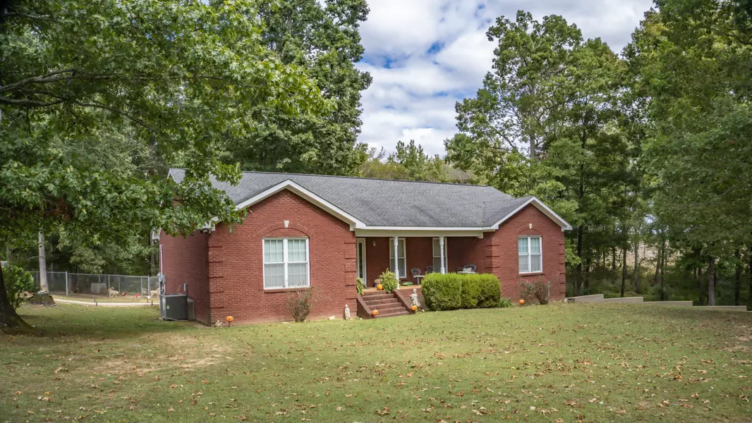 979 Stateline Rd, Five Points, TN 38457