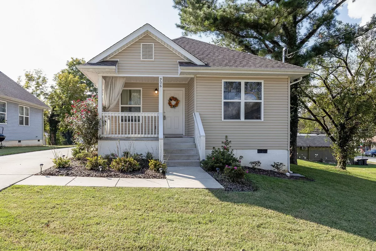 Columbia, TN 38401,906 Woodside St