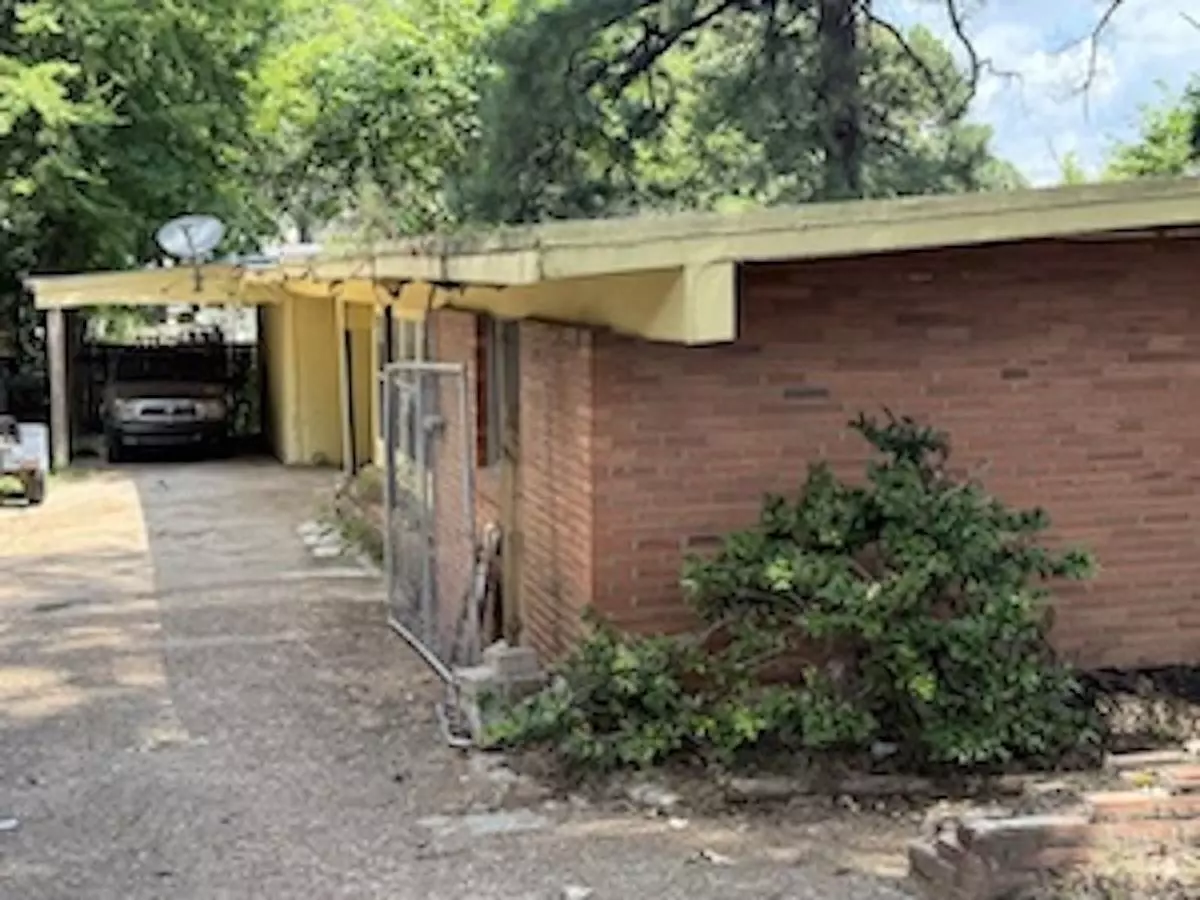 Memphis, TN 38116,1534 E RAINES RD