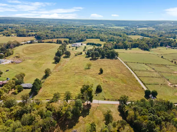 7303 Dug Hill Rd, Bon Aqua, TN 37025
