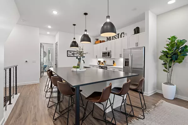 Nashville, TN 37207,738 Douglas Ave #5