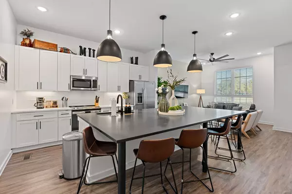 Nashville, TN 37207,738 Douglas Ave #5