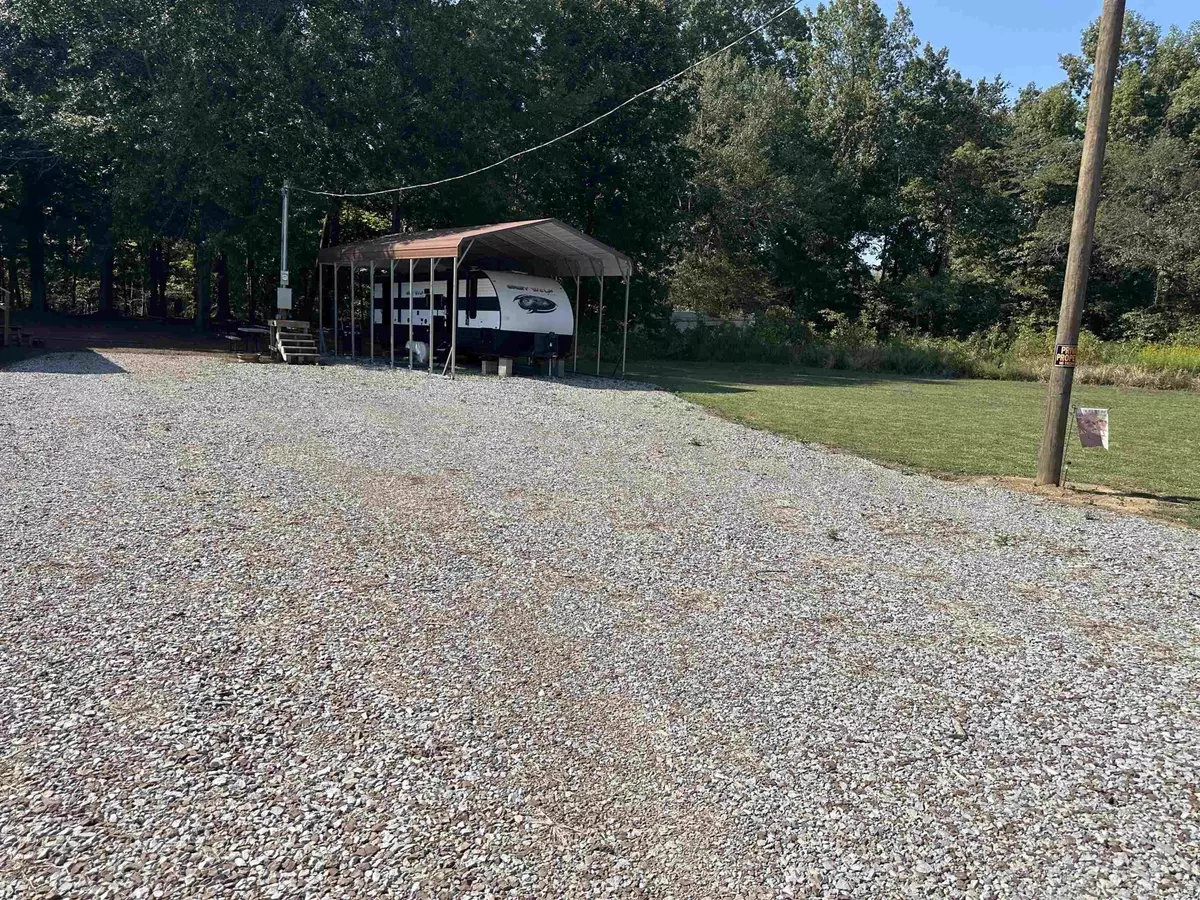 Adamsville, TN 38310,780 TOWBOAT LN