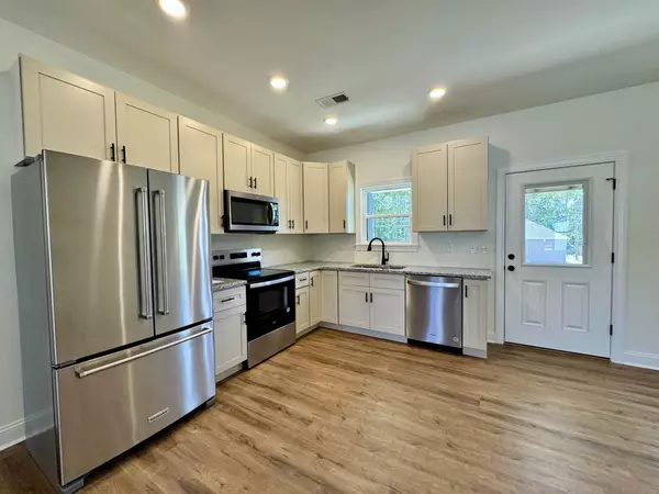 Savannah, TN 38372,350 CHARIOT LN