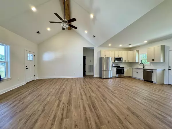 Savannah, TN 38372,350 CHARIOT LN