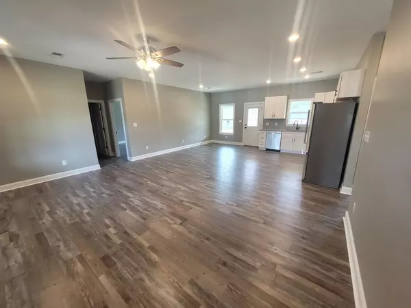 Savannah, TN 38372,340 CHARIOT LN