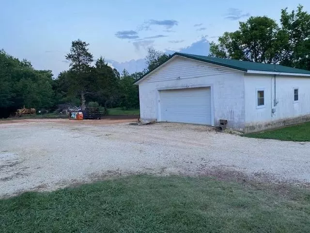 175 CRUMBLE LN, Crump, TN 38327