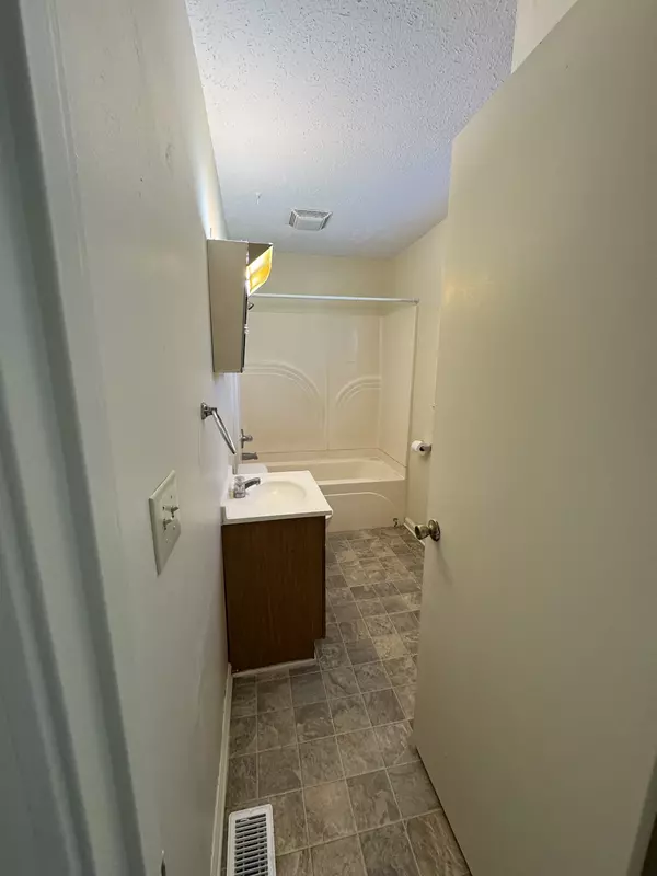Hopkinsville, KY 42240,411 S Wooldridge Rd