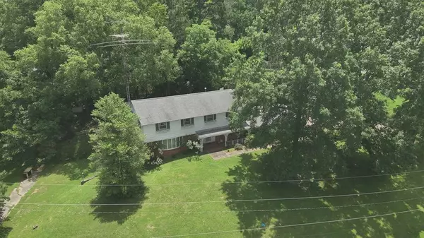 1203 Brentwood St, Paris, TN 38242