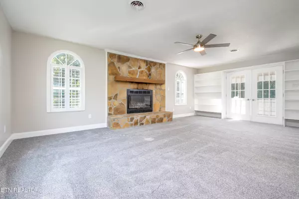 Knoxville, TN 37921,6420 NW Cadbury Drive