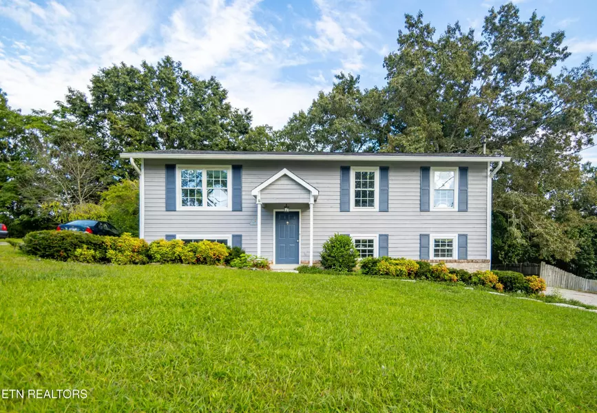 6420 NW Cadbury Drive, Knoxville, TN 37921