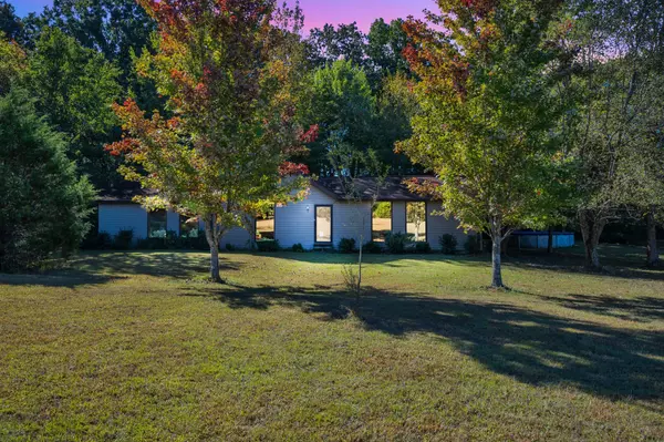 Dickson, TN 37055,4499 Highway 70 #W