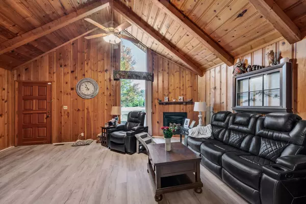 Dickson, TN 37055,4499 Highway 70 #W