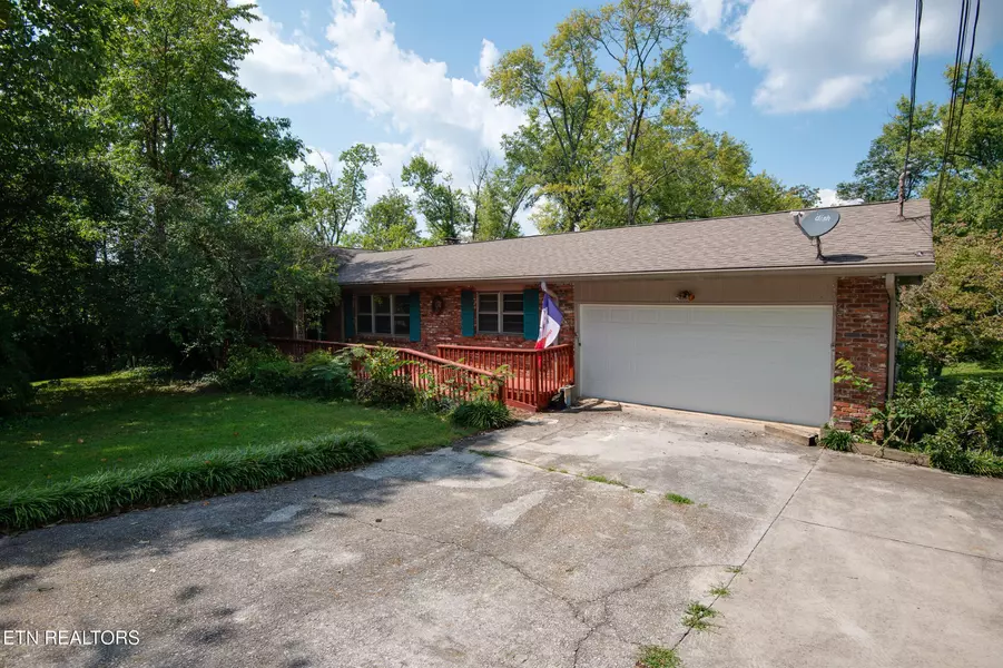 8705 Kingsridge Drive, Knoxville, TN 37923