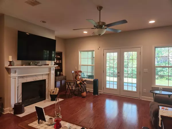 2338 Stonecenter Ln, Murfreesboro, TN 37128