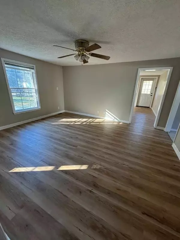 Clarksville, TN 37040,833 Cumberland Dr