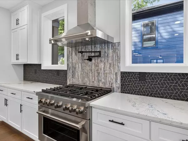 Nashville, TN 37208,927 11th Ave #N