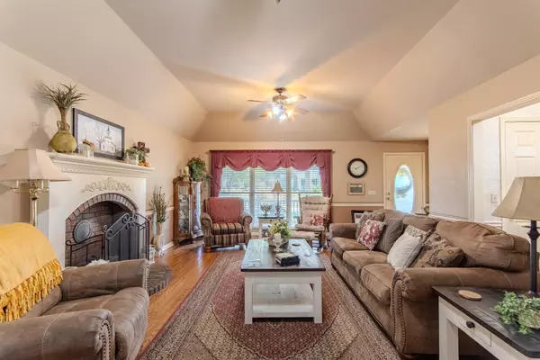 Savannah, TN 38372,120 DAWN LN