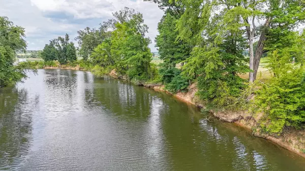 Savannah, TN 38372,124 LAUNCH RAMP CV