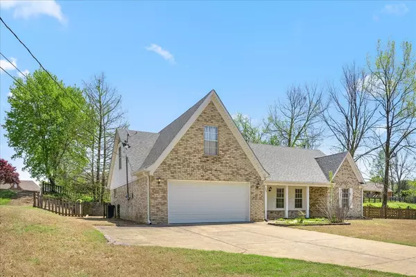 Atoka, TN 38004,222 KINGS DR