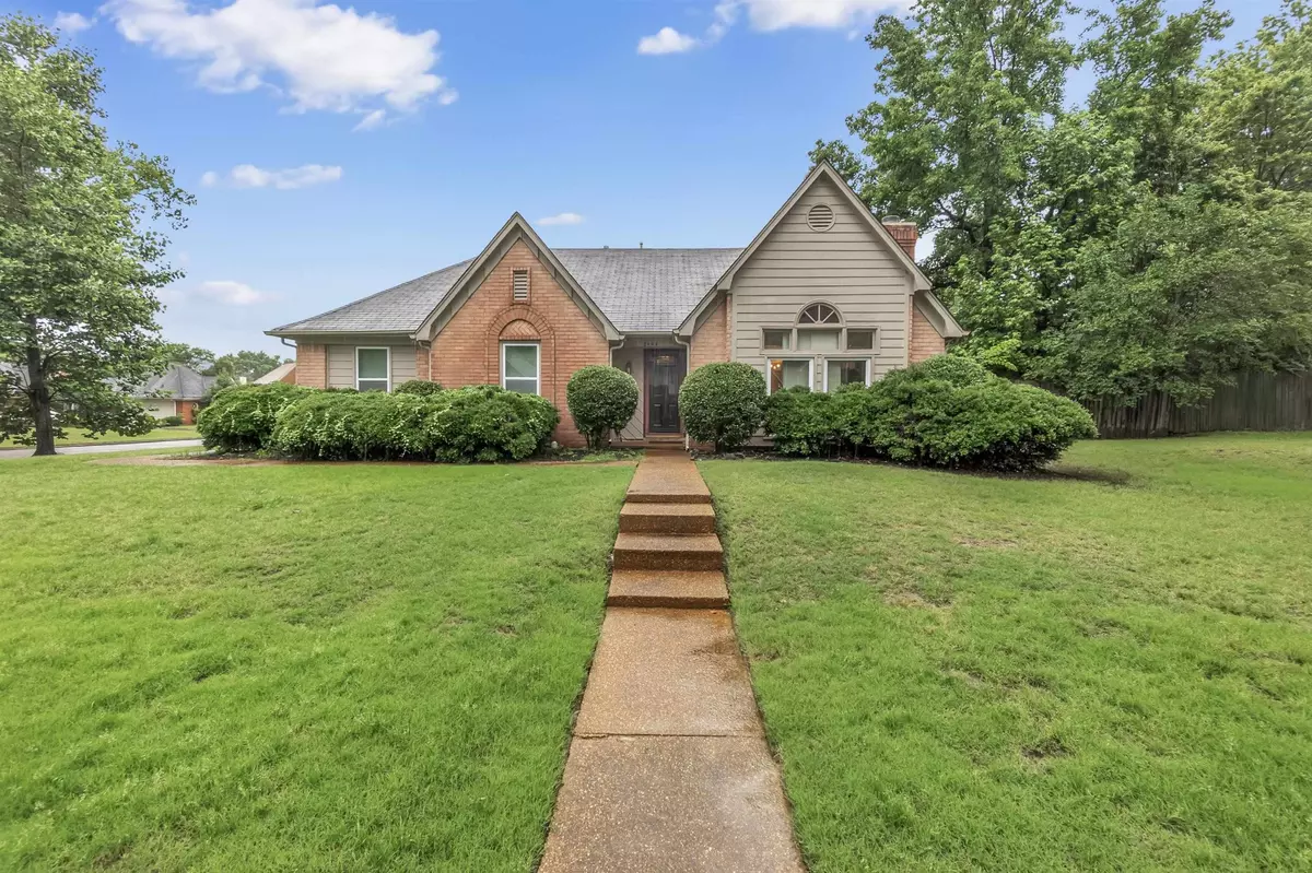 Cordova, TN 38016,8444 KINGS TRAIL DR