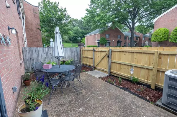 Memphis, TN 38119,5676 QUINCE RD #7