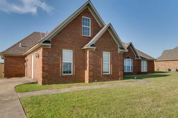 Atoka, TN 38004,38 WARD LN