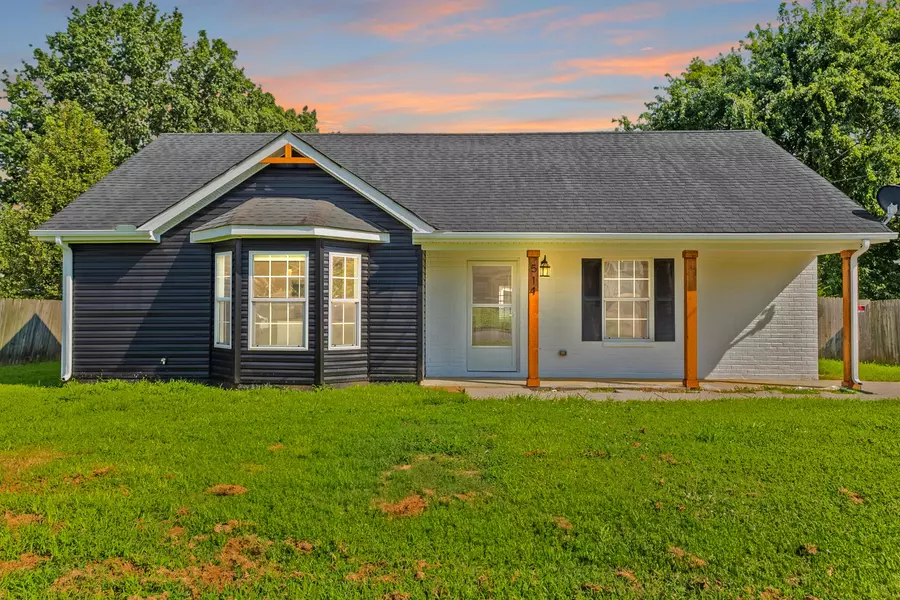 514 Bon Aqua Dr, La Vergne, TN 37086