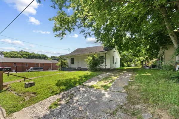 Clarksville, TN 37040,1224 Vine St