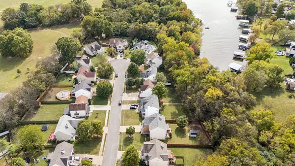 160 Waters Edge Ln, Hendersonville, TN 37075