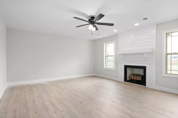 Clarksville, TN 37043,990 Alton Dr