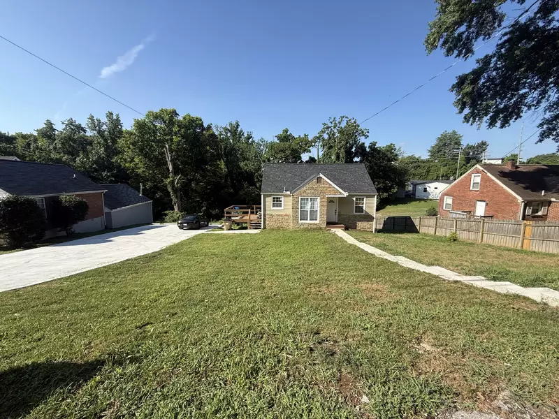 1303 Saturn Dr, Nashville, TN 37217