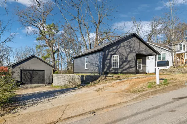 412 W 13th St, Columbia, TN 38401