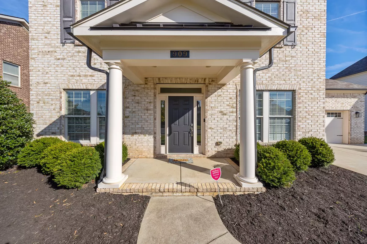 Murfreesboro, TN 37128,909 Sapphire Dr