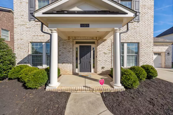 909 Sapphire Dr, Murfreesboro, TN 37128