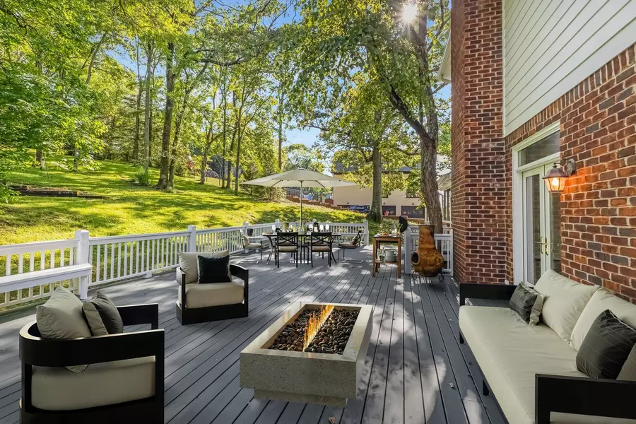 9211 Fox Run Dr, Brentwood, TN 37027