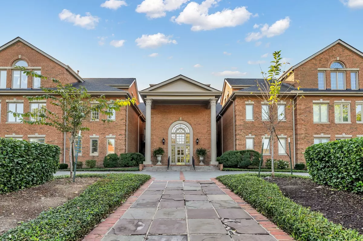 Nashville, TN 37205,3733 West End Ave #101