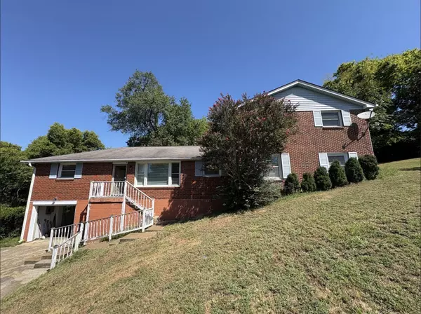 1320 Bellshire Dr, Nashville, TN 37207