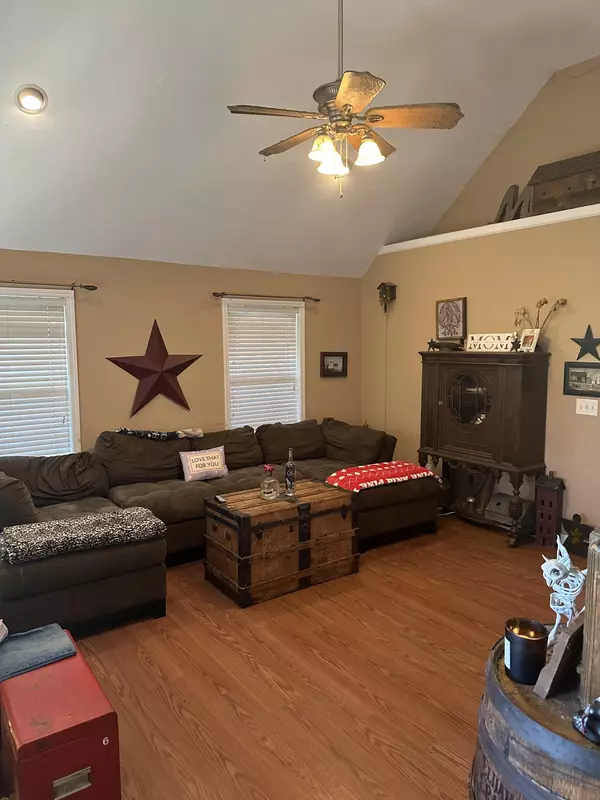 Chapel Hill, TN 37034,4444 Eagleville Pike