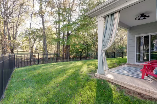 563 Ballard Dr, White House, TN 37188