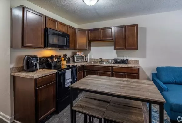 Clarksville, TN 37042,405 Beech St #9