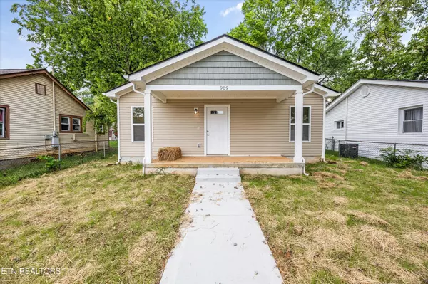 909 Sidebrook Ave, Knoxville, TN 37921