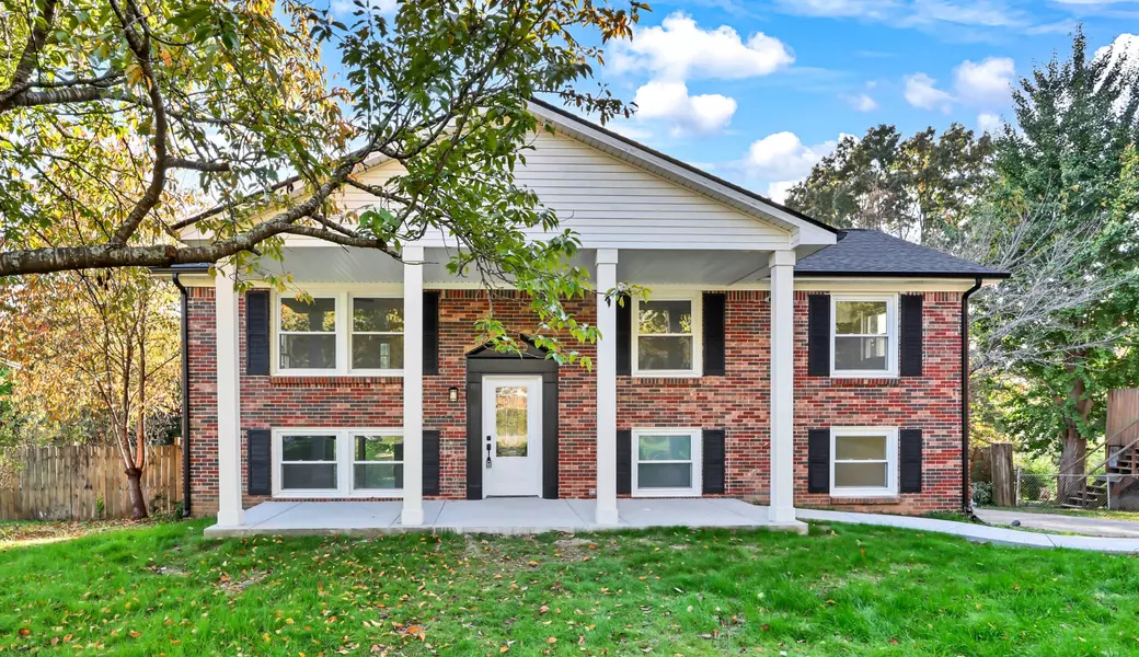 206 Kings Deer Dr, Clarksville, TN 37042