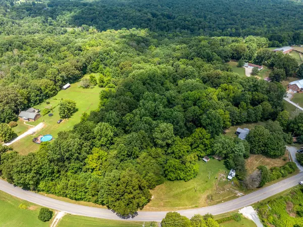 1374 Deal Rd, Burns, TN 37029