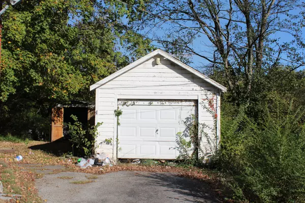 Clarksville, TN 37040,815 Cumberland Dr