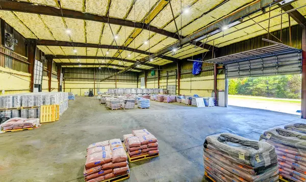 819 Industrial Rd, Centerville, TN 37033